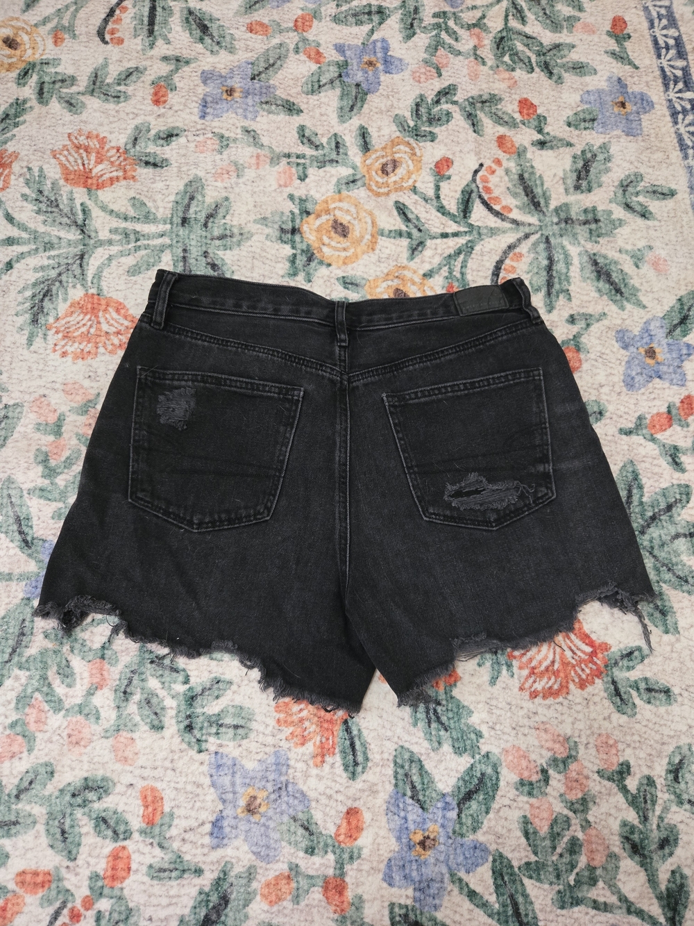 American Eagle Outfitters Distressed Black 90's Boyfriend Short - Picture 2 of 8